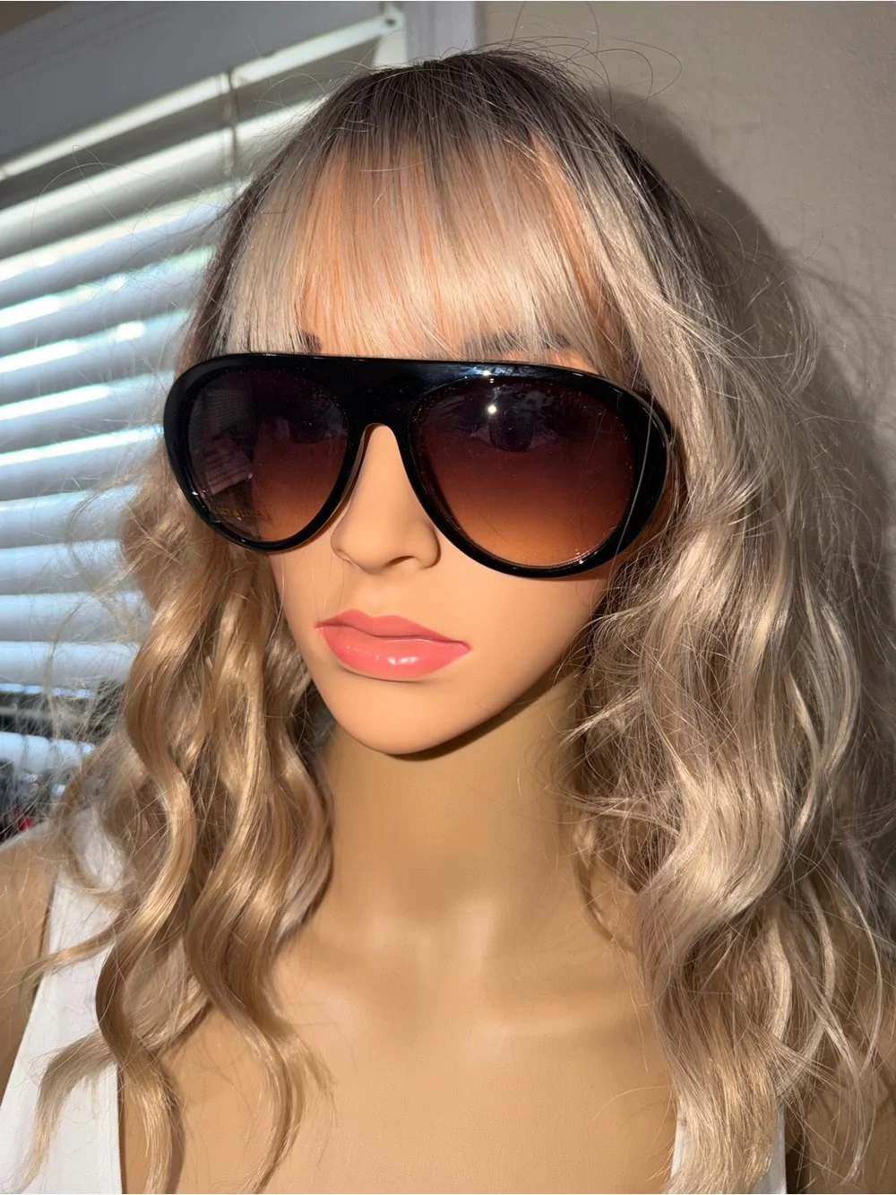 Women’s Black Frame Sunglasses with Brown Gradient Lenses